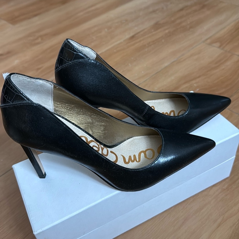 black pump